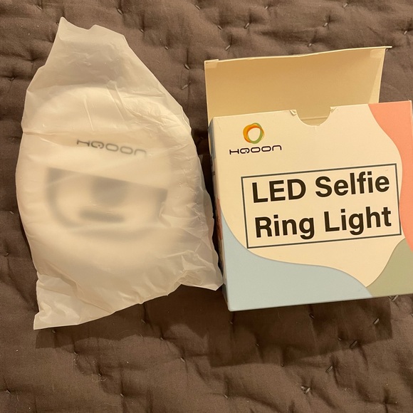 LED Selfie Ring Light Clip on Phone -  (New from Amazon) comes w/ charging cable - Picture 1 of 2